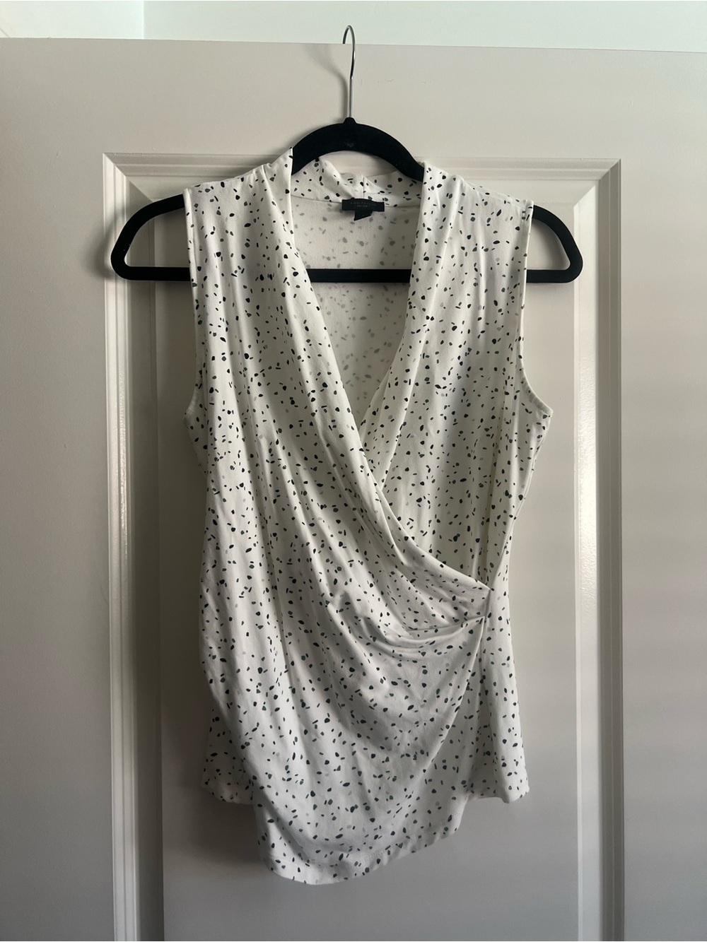Vintage Ann Taylor Factory White Sleeveless Surplice Top with Speckle Print